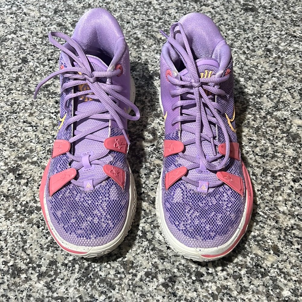 Nike Kyrie 7 Daughters Lilac/Melon Tint Size 8.5 CT4080-501 Rare